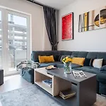 Mohost One - Stylish Retreat With Mountain Views
