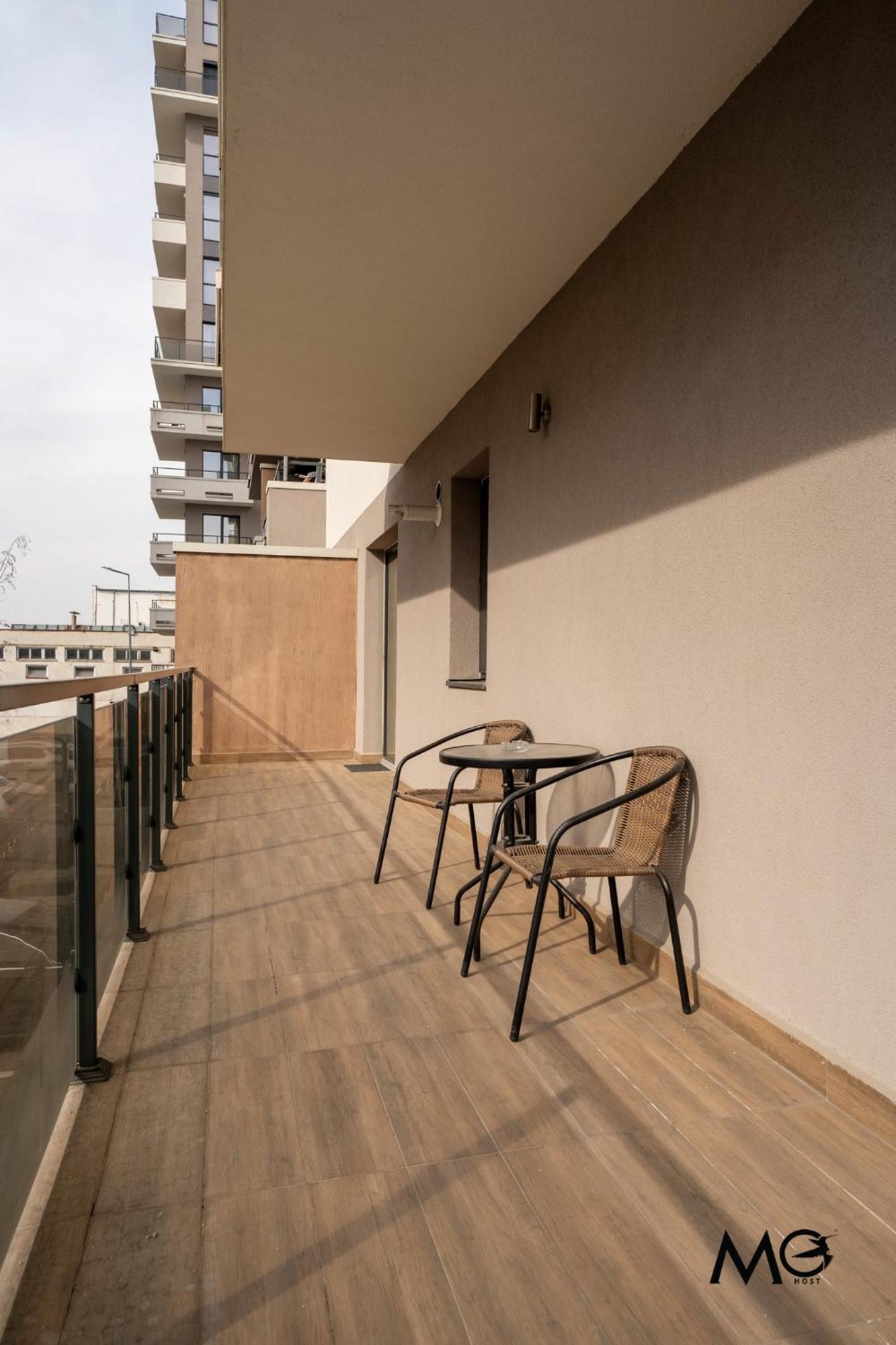 Mohost One - Stylish Retreat With Mountain Views Apartment *